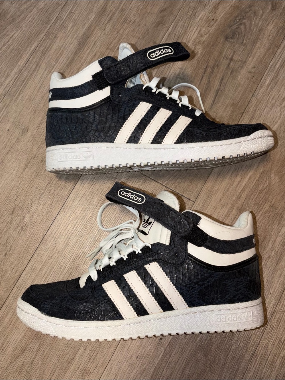 Adidas Concord Men’s High-Top Sneakers in Navy, Black, and White size 8 - Picture 6 of 13